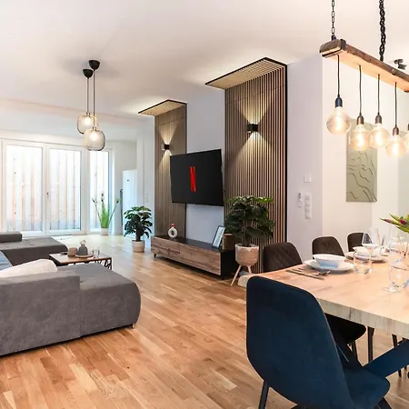 Grosses Zentrales Apartment Terrasse 2 Baeder アパート